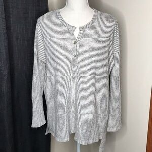 SWEET CLAIRE LARGE BLACK AND HEATHER GRAY LONG SLEEVED HENLEY TUNIC